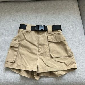 Aritzia TNA Cargo 3" Short. Size small!
